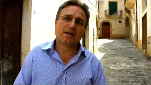 संबुकाचे महापौर लिओनार्डो सिकारियो