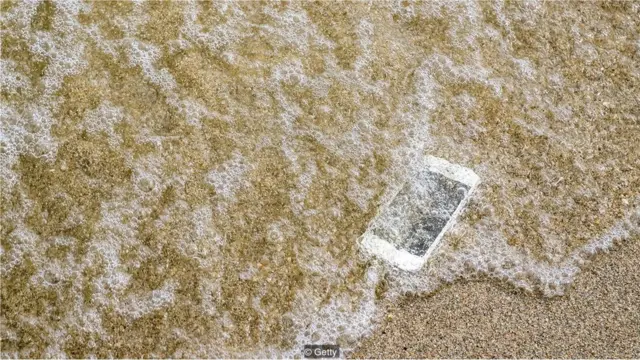 Mobil telefonlar bizim gələcək nəsillərə ötürəcəyimiz artefaktlardan biri ola bilərmiʔ