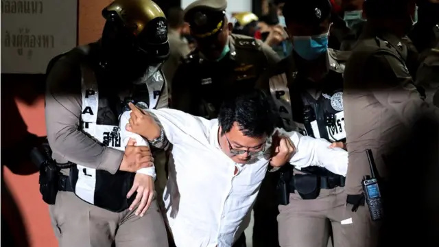 ทนายอานนท์