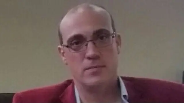 El profesor Marcos Criado de Diego cree que hubiera sido preferible incluir el nombre de los actores que llegaron al acuerdo en la pregunta.