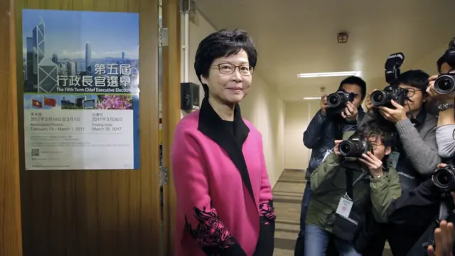 林鄭月娥提交提名表格