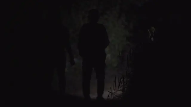 동남아 국경지역 산속에서 미라와 지연을 안내하는 브로커