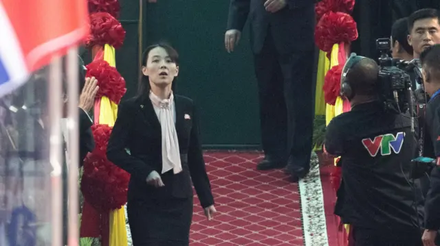 국정원에 따르면 김여정 노동당 제1부부장은 대남·대미 부문을 비롯해 국정 전반에서 권한을 이양받았다 한다