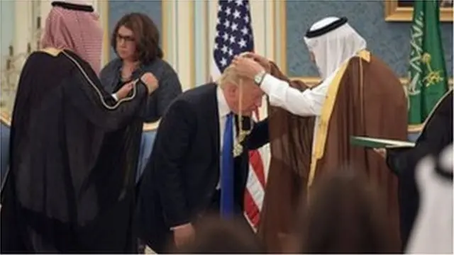 Donald Trump oo loo xidhayo silsilad