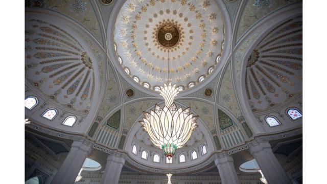 صورة لقبة المسجد من الداخل
