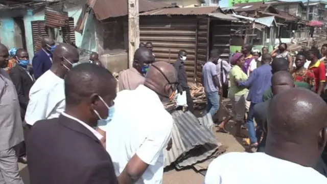 Govnor Akeredolu visit Oba Nla area wia fire burn