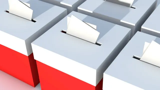 Los votos nulos y en blanco ayudan al candidato que va primero en las votaciones.