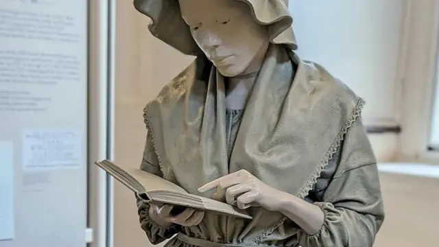 En plus d'une statue de Wheatley au Boston Women's Memorial, une deuxième statue d'elle se trouve à l'intérieur de la Old South Meeting House.