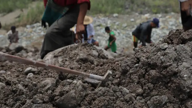 မှော်ထဲကျောက်ရှာကြသူတွေအဖို့ စိန်တူဟာ မရှိမဖြစ် လိုအပ်တဲ့ လက်နက်တစ်ခုလည်း ဖြစ်ပါတယ်