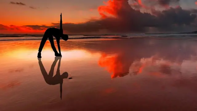 La plupart d'entre nous peuvent distinguer intuitivement le haut et le bas, mais faire la différence entre la gauche et la droite peut demander plus de gymnastique mentale.