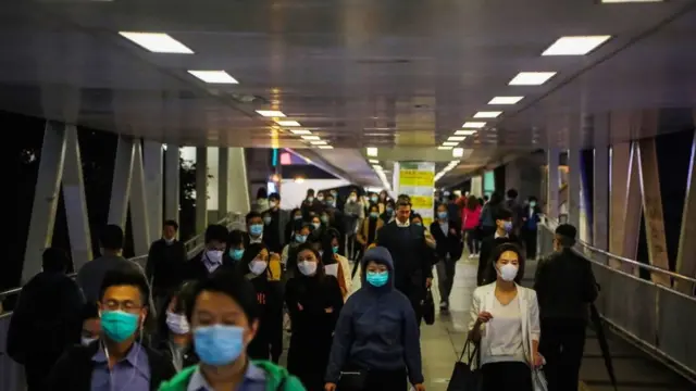 সাধারণ নাগরিকদের অনেকে শনে করেন, জনগণের সচেতনতাই বাধ্য করেছে হংকংয়ের সরকারকে পদক্ষেপ নিতে