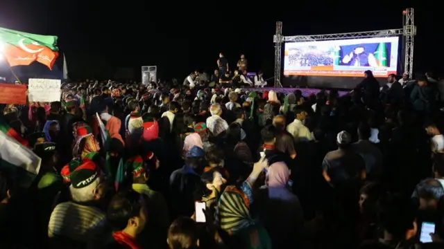 د عمران خان پلویان