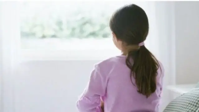 Бүгүн эле жүздөгөн адамдар бөлүшүп, кызуу талкуулап жаткан видеодогу окуя ушул жылдын үчүнчү апрелинде Сокулук районундагы жаңы конуштардын биринде болгон.