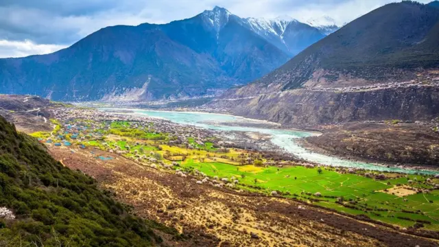 페마코 베율로 들어가는 입구는 얄룽창포 협곡