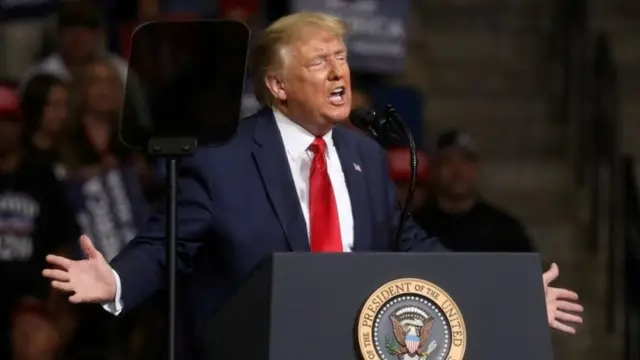 Trump en un mitin en Tulsa