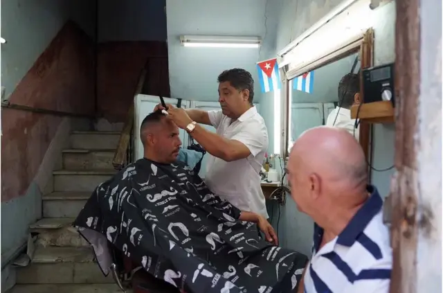 古巴街頭的理髮店。