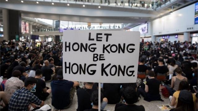 8月9日，香港機場示威人群