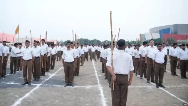 મોહન ભાગવતે પોતાના ભાષણમાં કહ્યું કે વસ્તીસંખ્યાનો નવો નિયમ લાવવો જોઈએ