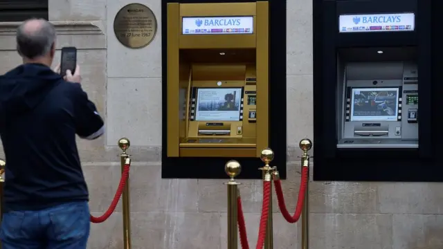 ตู้เอทีเอ็มสีทอง