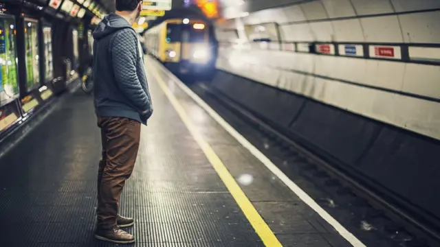 на платформе метро