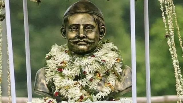 मंगल पांडेय की मूर्ति