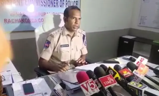 ప్రెస్‌మీట్‌లో మాట్లాడుతోన్న వనస్థలిపురం ఏసీపీ