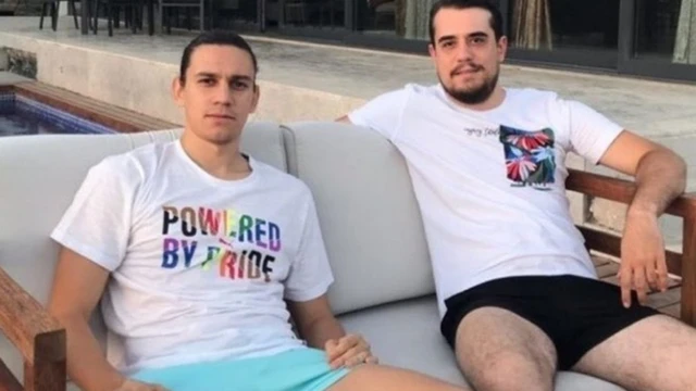 Taylan Antalyalı'nın giydiği tişört Puma'nın LGBTİ+'lara destek veren Out Foundation adlı vakıf ile birlikte ürettiği koleksiyonda yer alıyor