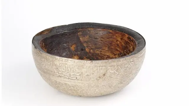 Wannan wata tasa ce, da aka yi imanin cewa Annabi Mohammed ya sha ruwa da ita, tana ɗaya daga cikin abubuwan da aka baje kolinsu a Fadar Topkapi da ke Santambul