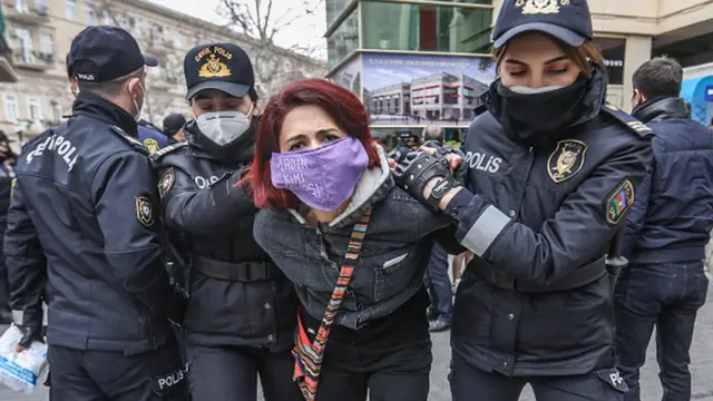 Bakıda 8 mart aksiyasında polisin saxlanılan fəal