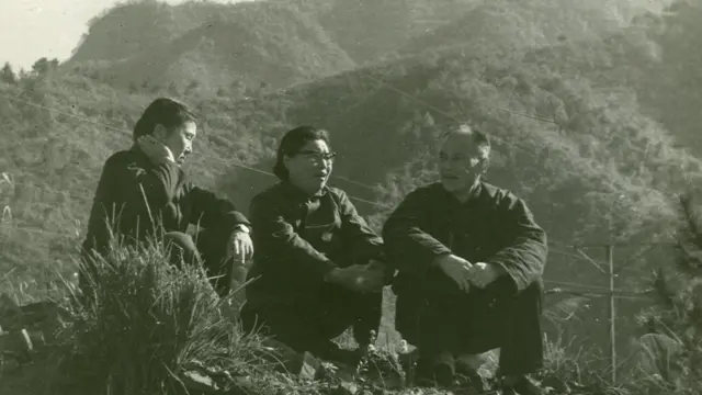 1975年11月,李锐的两个姐姐到磨子谭看望刚出秦城监狱的李锐