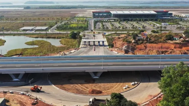 Cầu vượt nút giao Sân bay Vân Đồn.