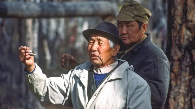 Шаманы совершают обряд. Тунка, Бурятия.