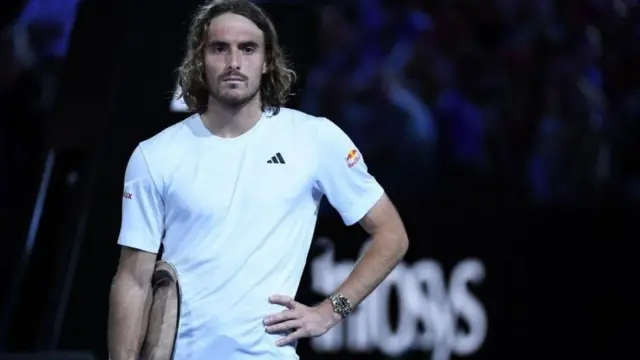 صعد تسيتسيباس للمركز الثالث في التصنيف العالمي