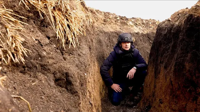 El reportero Quentin Sommerville en una trinchera.