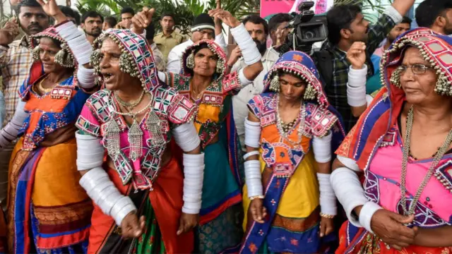 గిరిజనులు