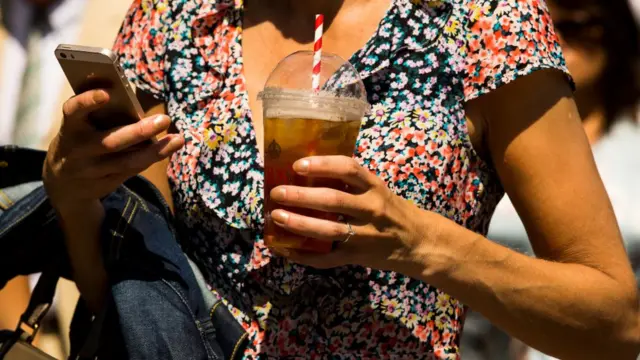 пиммс в руке