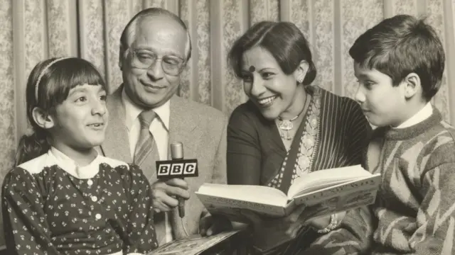 ছোটদের জন্য অনুষ্ঠান কাকলী পরিবেশন করছেন নুরুল ইসলাম ও মানসী বড়ুয়া