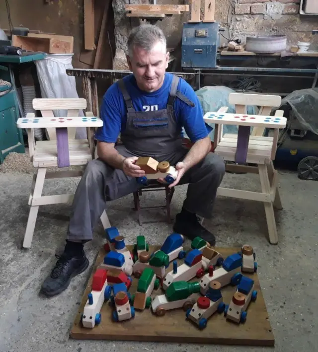 Столар Миле