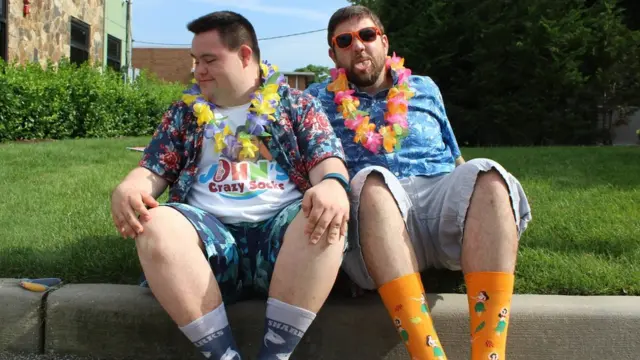 John con su amigo Sam.