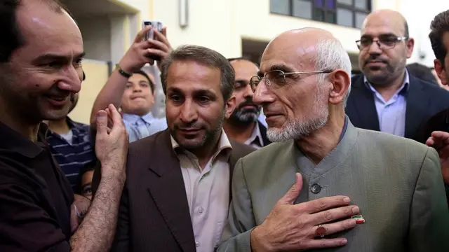 ایران کې د ولسمشریزو ټاکنو دولسمه دوره او د ښارونو او کلیو د اسلامي شورا د ټاکنو پنځمه دوره له روانه ده.