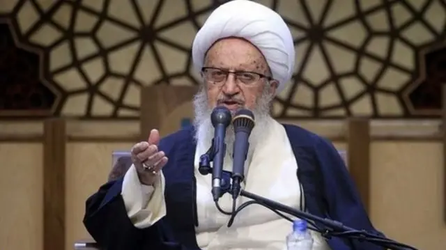 آیت‌الله ناصر مکارم شیرازی، از مراجع تقلید در قم با صدور بیانیه‌ای فردی را که نامه را قرائت کرد "خبیث" و کار او را "توهین به مقام شامخ امام رضا" خواند