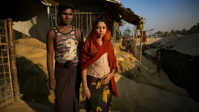 Dos menores de edad casados.