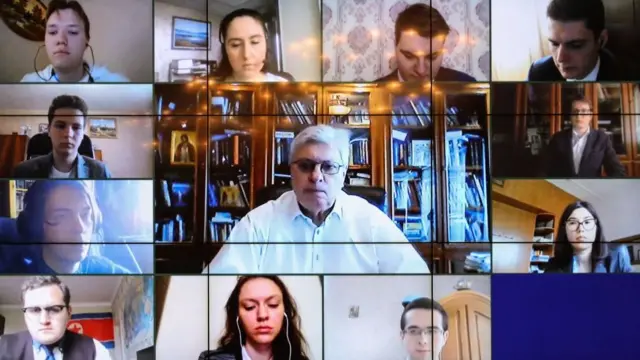 Ректор МГИМО Анатолий Торкунов и студенты вуза во время онлайн-лекции замминистра иностранных дел Сергея Рябкова в мае 2020 года