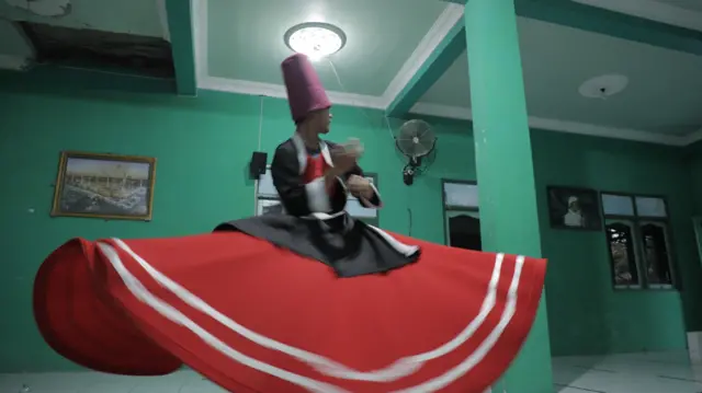 amar alfikar, transpria, transgender, islam, pesantren