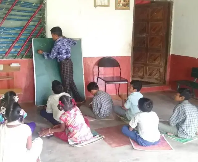 રાજ્યની શાળાઓમાં ગુજરાતી ફરજિયાત ભણાવાય તેવું સુનિશ્ચિત કરવા સરકાર કેમ મથી રહી છે?