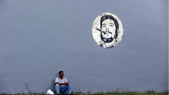 نیم قرن پس از اعدام حماسی چه گوارا، پژوهش‌گران شواهد تاریخی درباره شخصیت او را محتاج بازبینی می‌دانند