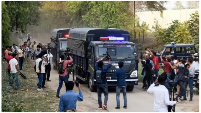 इसी गाड़ी में अतीक़ अहमद को साबरमती जेल से नैनी जेल लाया गया