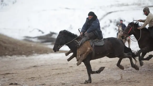 Көк бөрү оюну