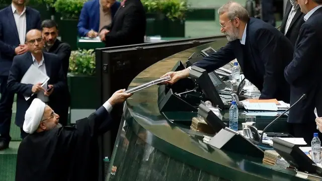 علی لاریجانی، حسن روحانی