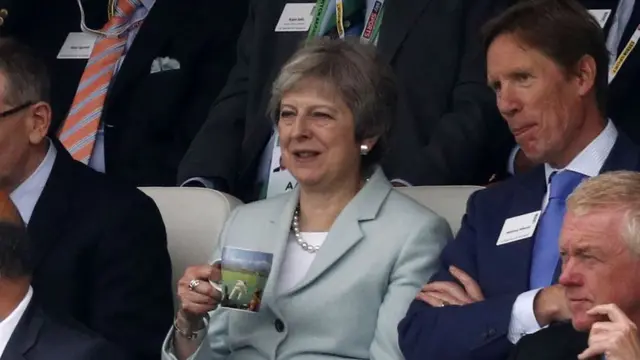 برطانوی وزیراعظم ٹریزا مے بھی لارڈز کے میدان میں کرکٹ سے لطف اندوز ہو رہی ہیں